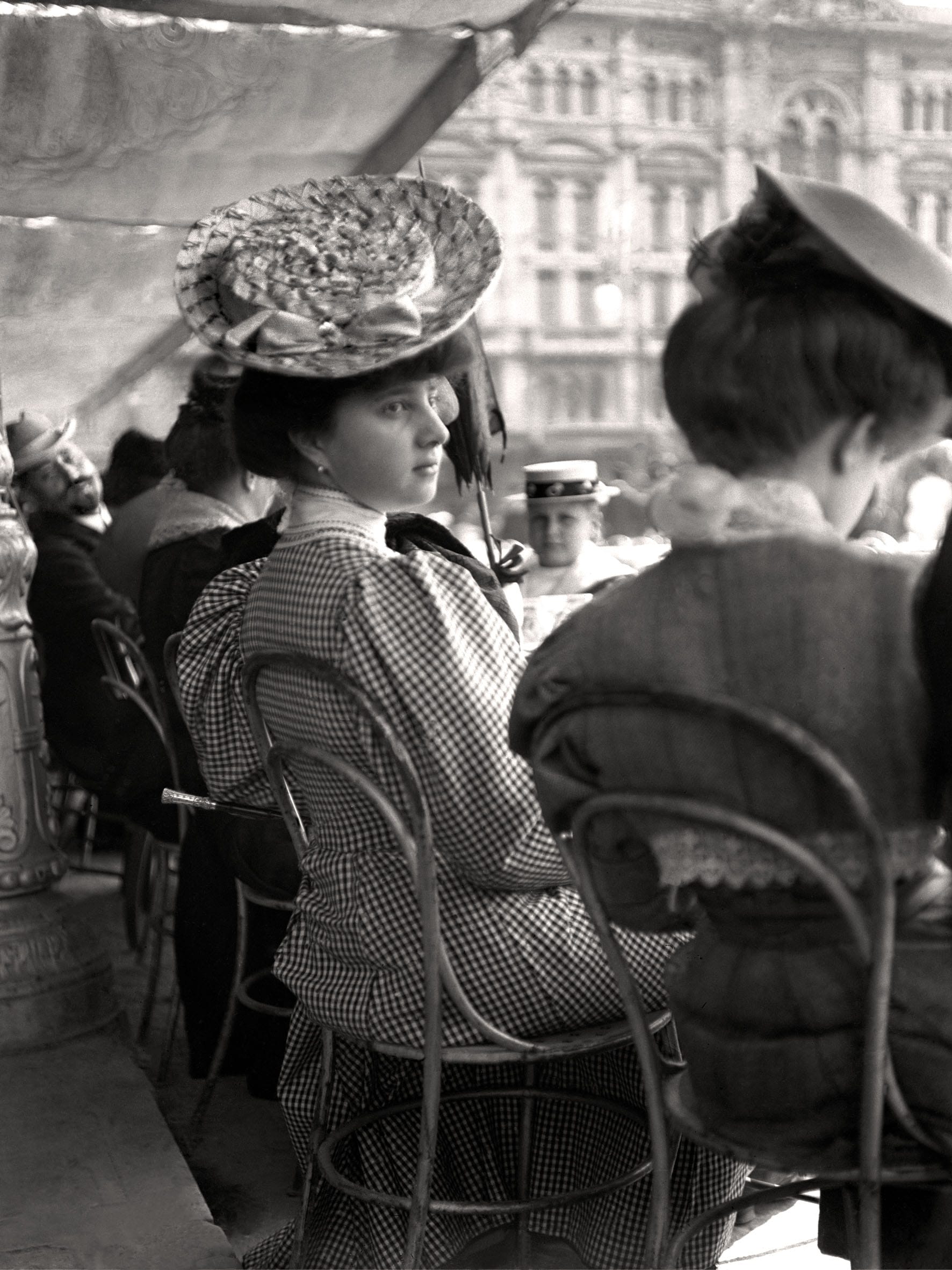 VOLTI DI DONNA caffe SPECCHI piazza UNITà